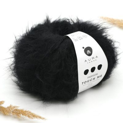 Aura Yarns Touch me (07.099 Black), состав: 76% сури альпака, 20% мериносовая шерсть, 4% полиамид, 50гр/130м